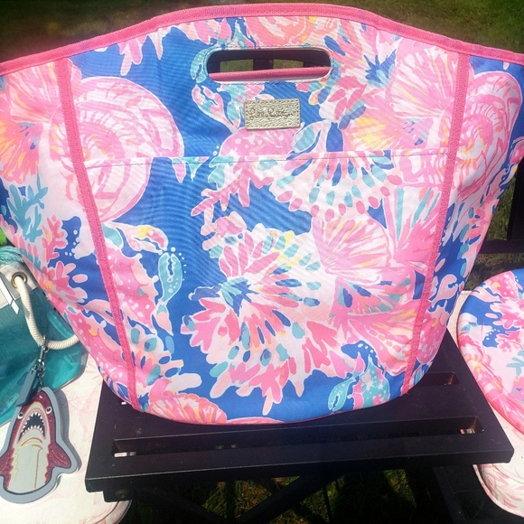 LILLY PULITZER BEACH BAG WITH MATCHING LARGE FLOATING FRISBEE GUC - Picture 1 of 3